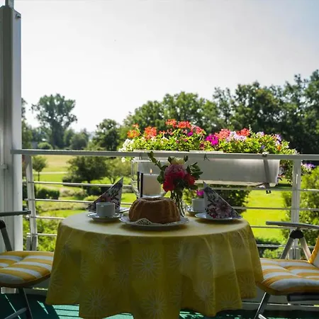 Grosses Studio Am Kurpark In Bad Birnbach Mit Balkon Daire *
